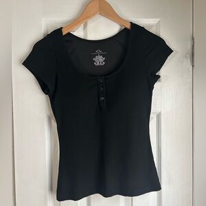 Klassy Network Henley T-shirt Brami